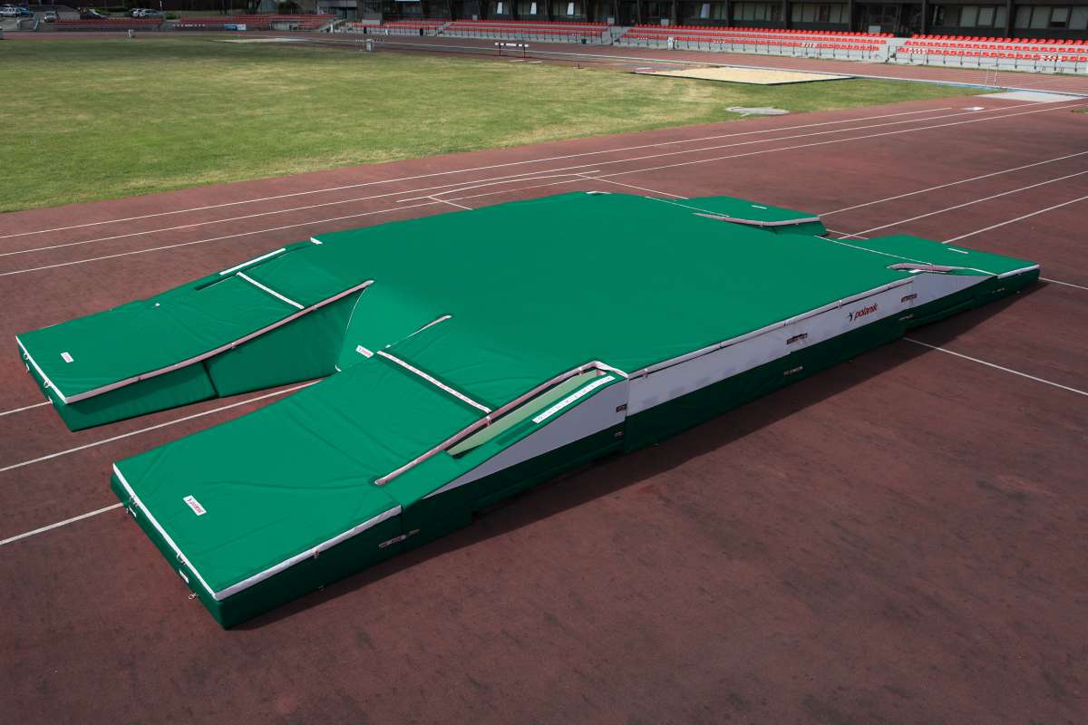 Double Front Pole Vault Mat by Polanik | HaeSt Sporting Equipment